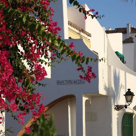 Marina Del Castillo, Duquesa Beachfront Apartment Manilva Exteriör bild