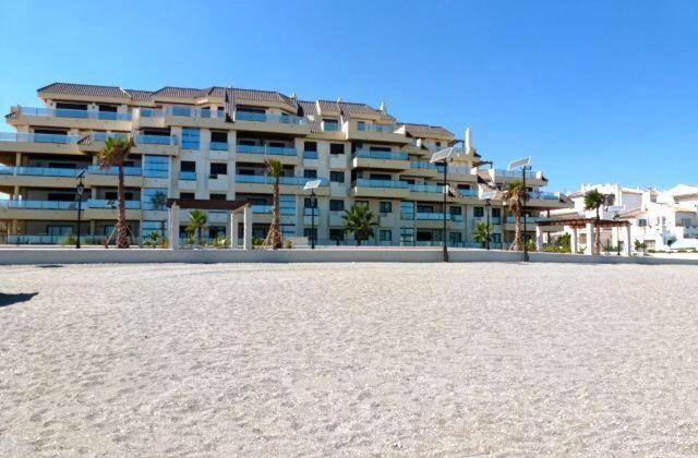 Marina Del Castillo, Duquesa Beachfront Apartment Manilva Exteriör bild
