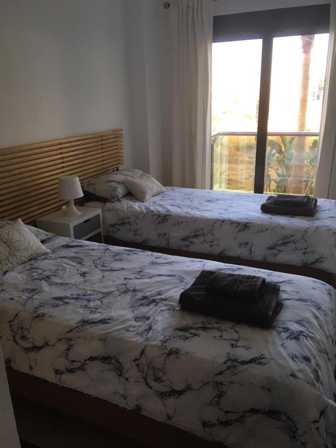 Marina Del Castillo, Duquesa Beachfront Apartment Manilva Exteriör bild