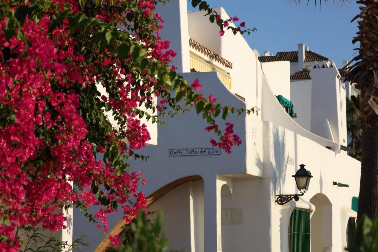 Marina Del Castillo, Duquesa Beachfront Apartment Manilva Exteriör bild
