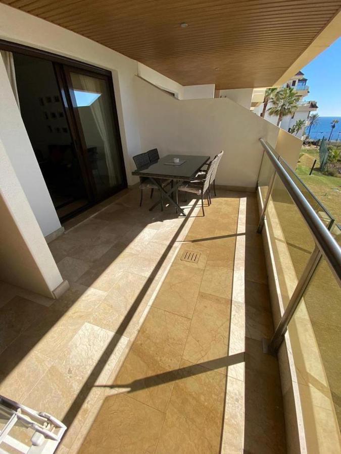 Marina Del Castillo, Duquesa Beachfront Apartment Manilva Exteriör bild